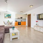 Ana In Istria For 12 Persons With Private Saltwater Pool וילה