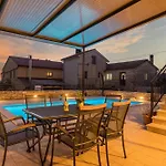 Ana In Istria For 12 Persons With Private Saltwater Pool וילה