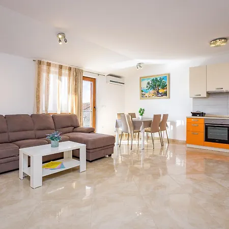 Villa Ana For 12 Persons With Private Saltwater Pool *