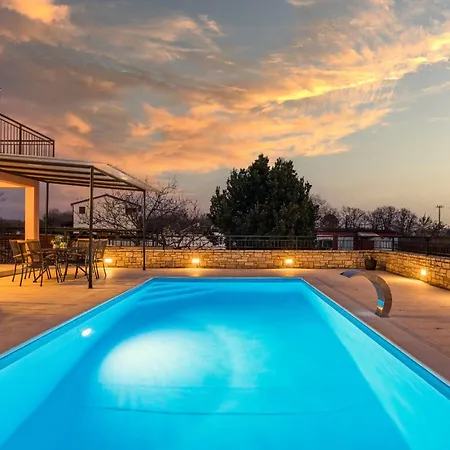 Ana For 12 Persons With Private Saltwater Pool * Jursici