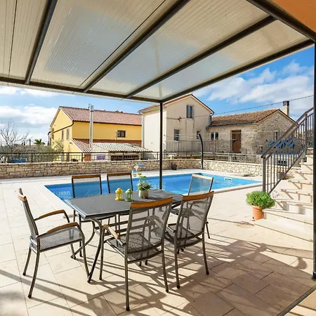 Ana For 12 Persons With Private Saltwater Pool *